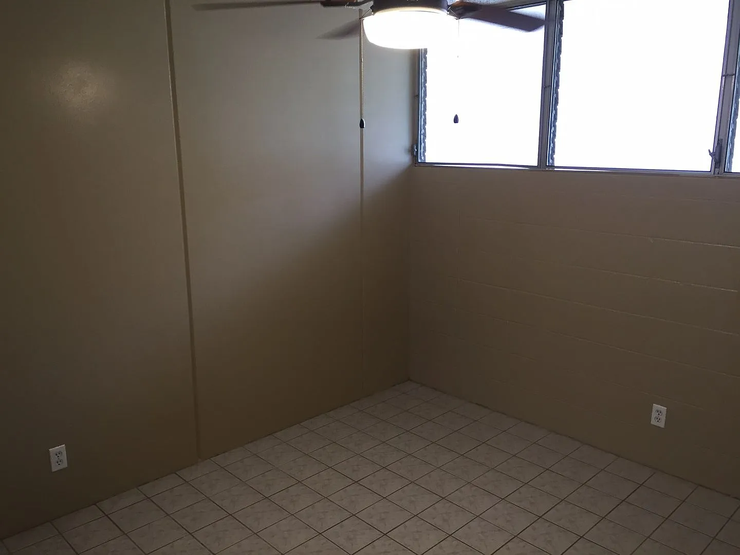 Spacious 2 Bedroom Condo w/Amenities — Photo 2