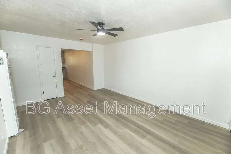 Building Photo - 2030 Stanton Ave #1