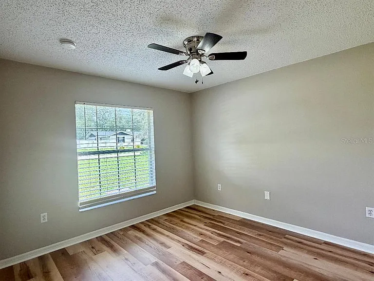 881 Hanford Dr — Photo 14