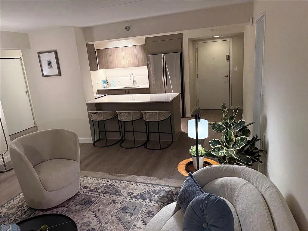 2460 Peachtree Rd NW — Photo 2