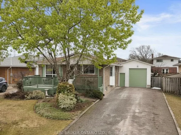 20 Brackencrest Rd, Saint Catharines, ON L2P 3K8
