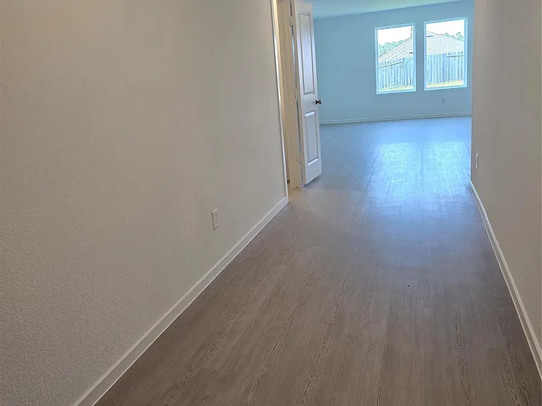 25446 Carnation Ct — Photo 2