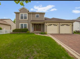17 Buchanan Ln, Streamwood, IL 60107