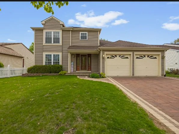 17 Buchanan Ln, Streamwood, IL 60107