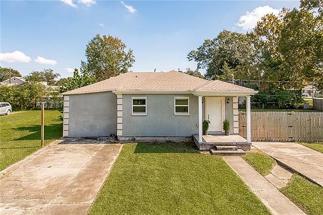 2nd image of 29 E Chalmette Cir