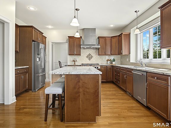 5th image of 61 Lenox Road