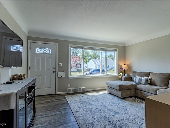 4th image of 30319 Royalview Dr