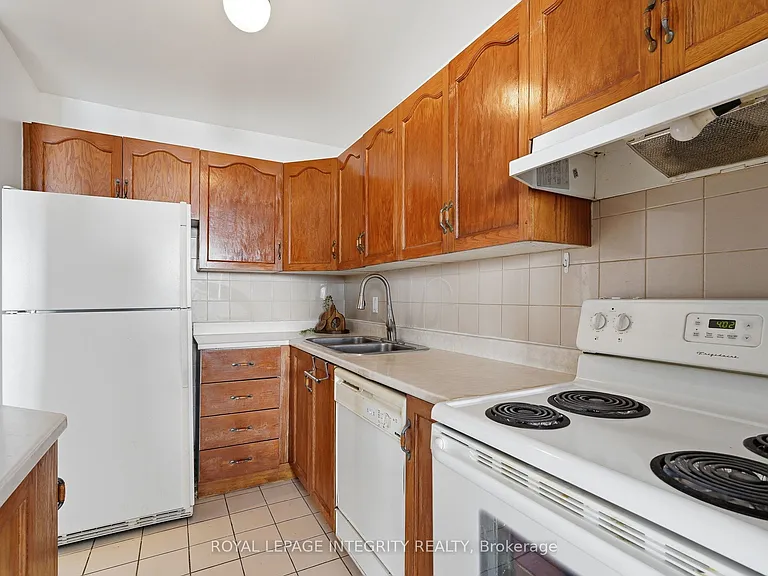 2000 Jasmine Cres #1110 — Photo 13