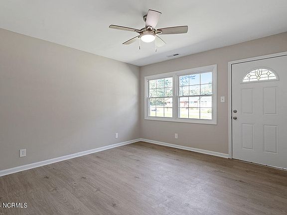 2nd image of 609 E Cockrell Street