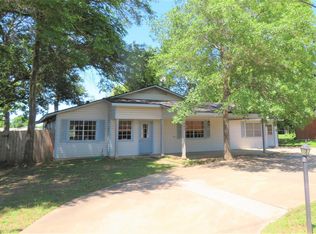 309 Giddings Ln, Brenham, TX 77833