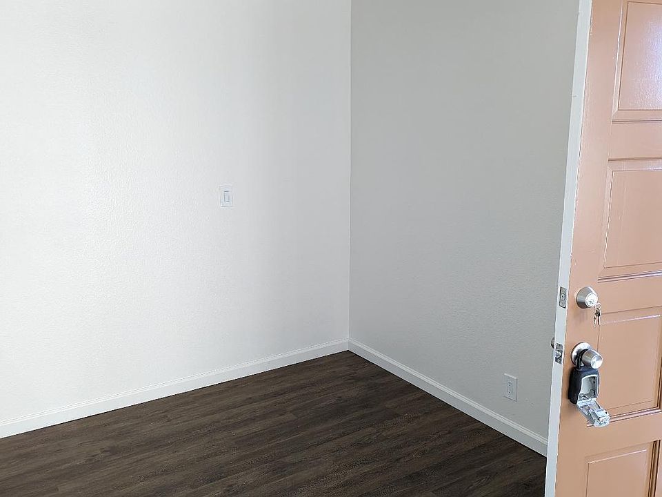 1st image of 4840 Santa Monica Ave