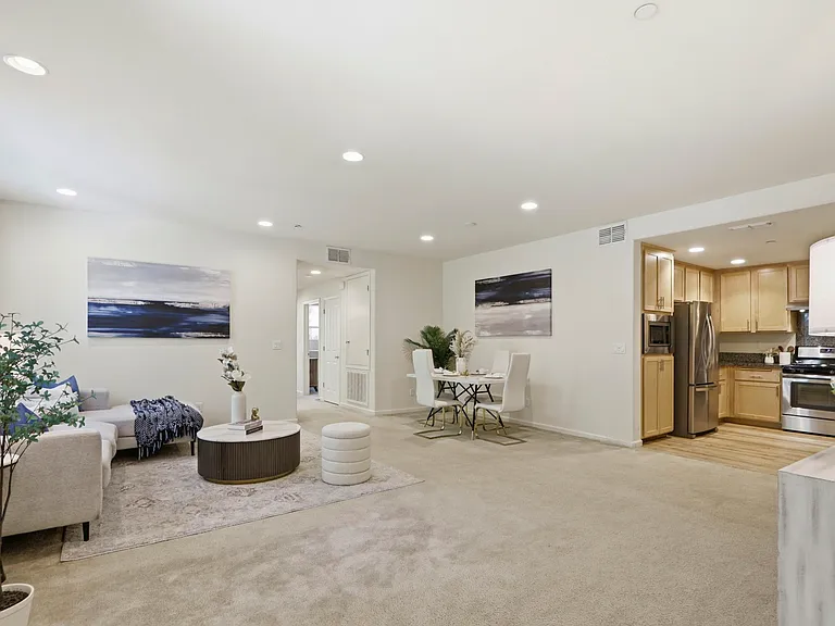 702 Elderberry Dr — Photo 4