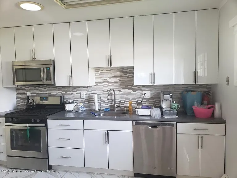 240 Castlewall Ave — Photo 4