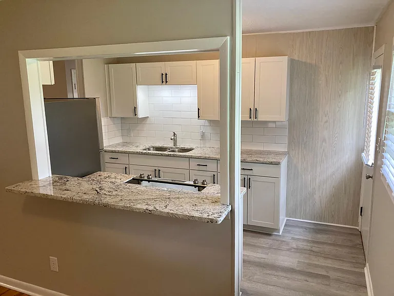 2536 Henry Ave — Photo 7