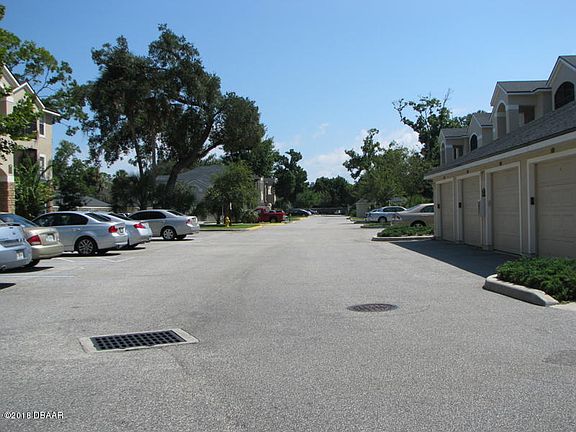 3rd image of 940 Village Trl Unit 8-301