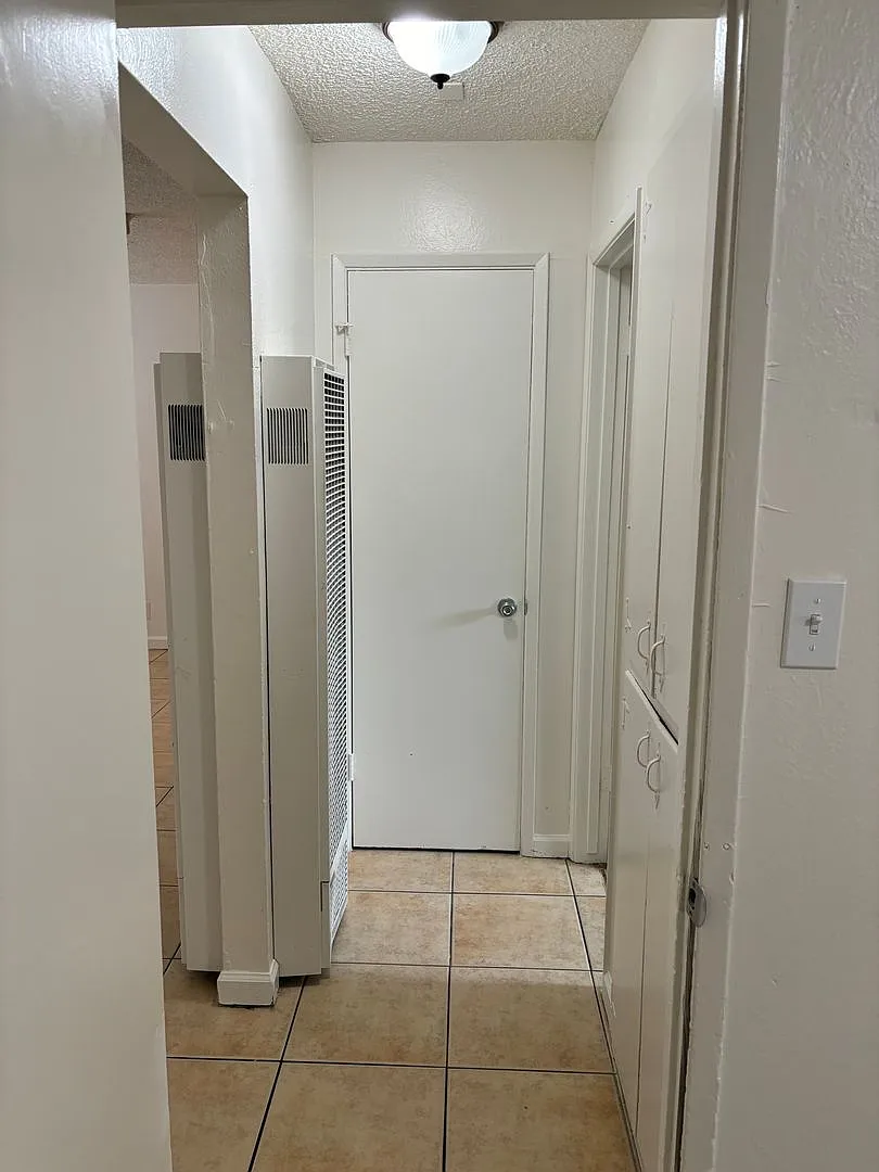 2519 Corby Avenue — Photo 3