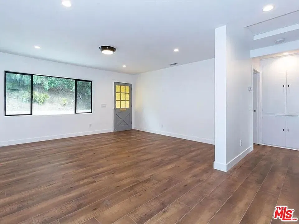 2 bed, 2.0 bath, 1004 sqft, $5,250 — Photo 4