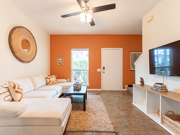 Living Area with Flat Screen & Roku