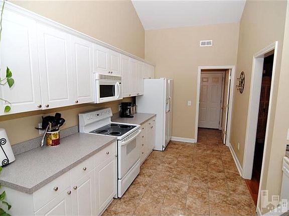 4th image of 409 Foxwood Ln