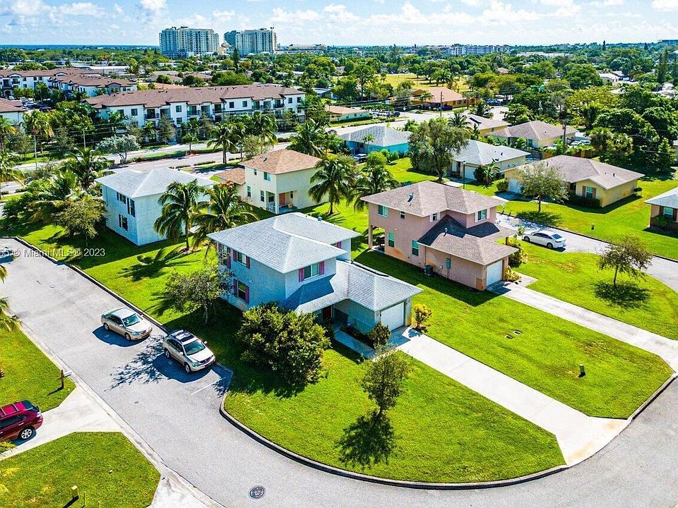 1st image of 124 Ocean Breeze Cir