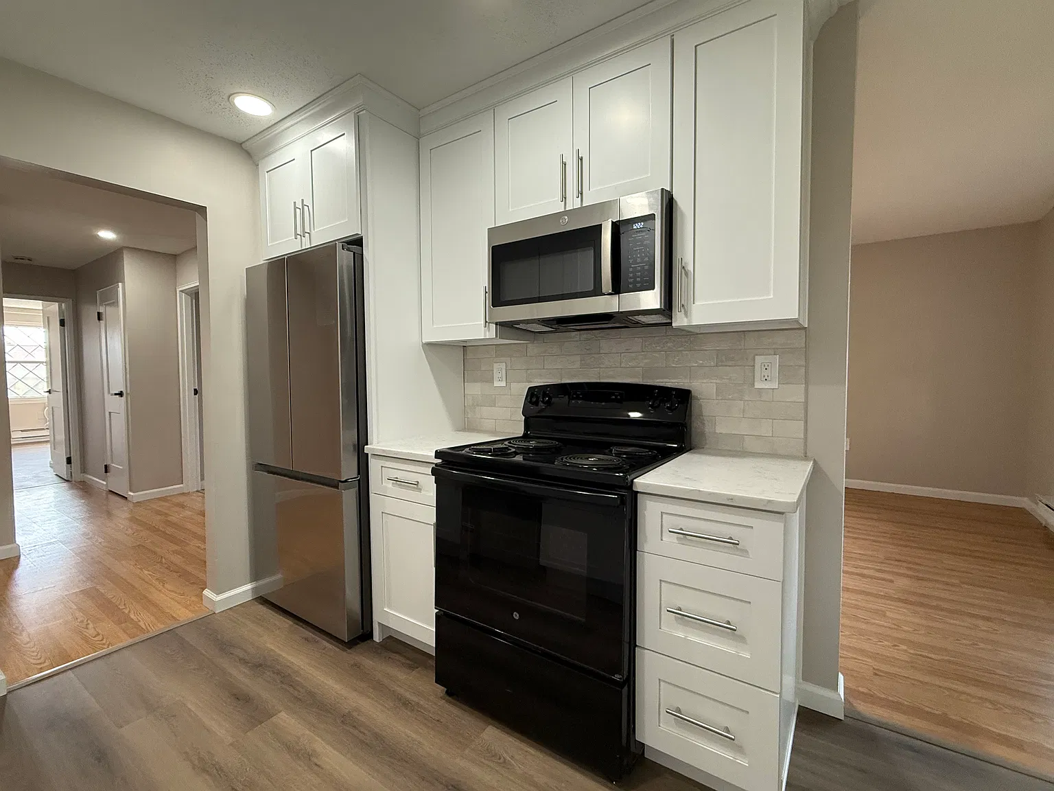2 bed, 1.5 bath, 1100 sqft, $3,100 — Photo 3
