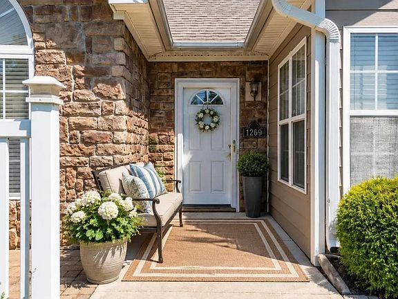 2nd image of 1269 Jefferson Way