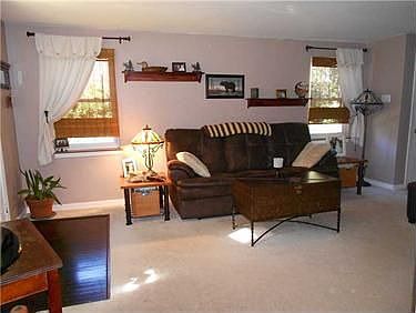 4th image of 3943 Dowling Ave