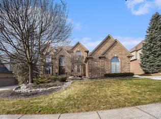 333 Wyngate Dr, Rochester, MI 48307