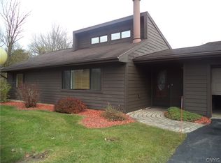800 Fairway Cir, Baldwinsville, NY 13027