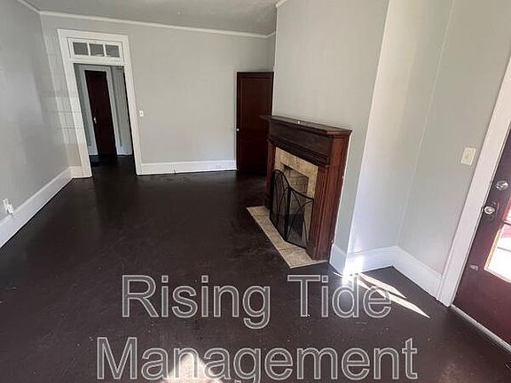 3rd image of 1801 Winona Ave