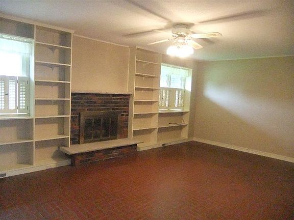 4th image of 1508 Country Club Ln