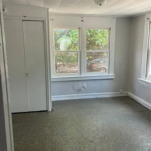 2850 Edgewood St — Photo 2