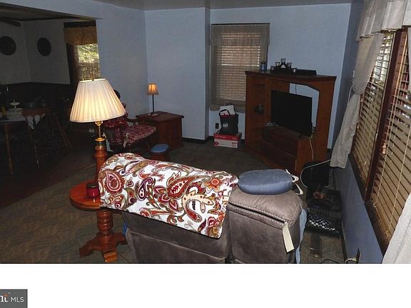 4th image of 75 Balfour Ave