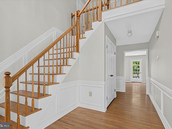 4th image of 17 Huntington Dr