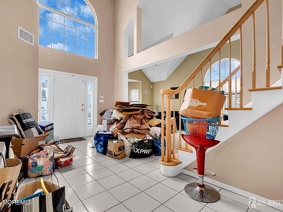 4th image of 18 Lysbeth Ln