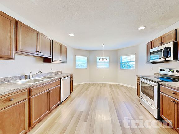 5th image of 77 Lake Ring Dr