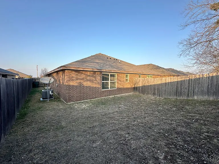 507 Sladecek Dr — Photo 28