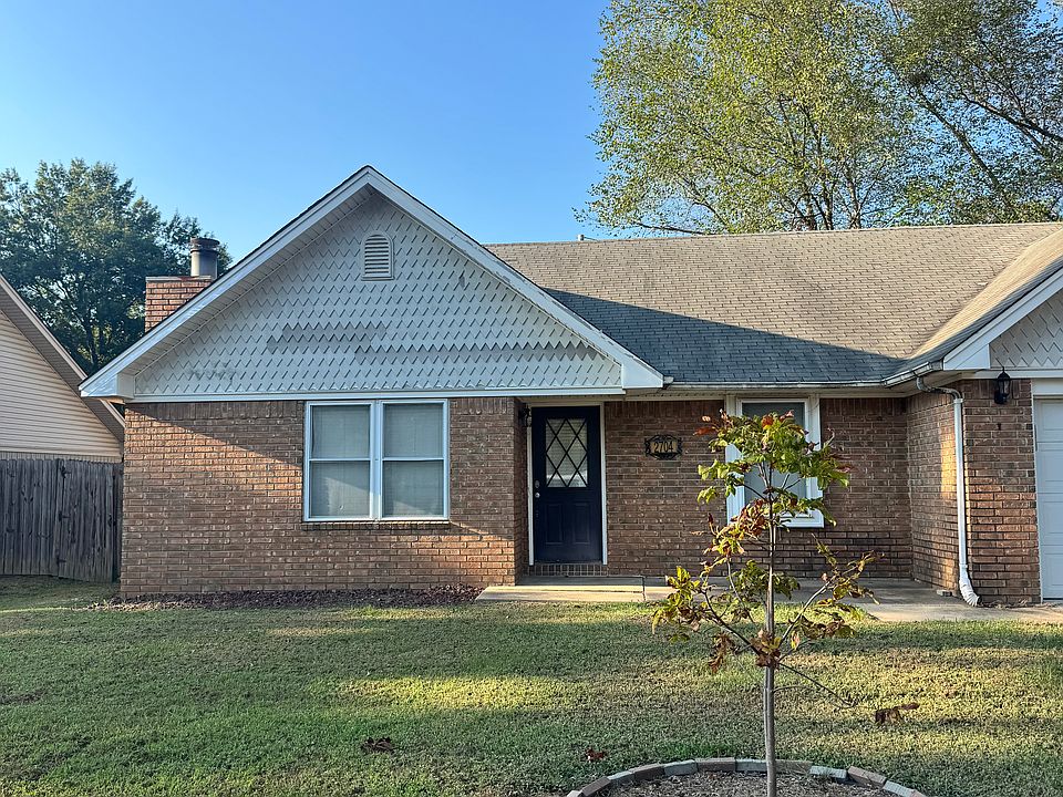 2nd image of 2704 Bruce St
