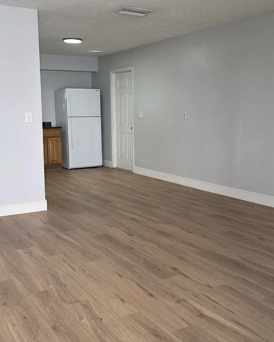 2 bed, 700 sqft, $1,400 — Photo 3