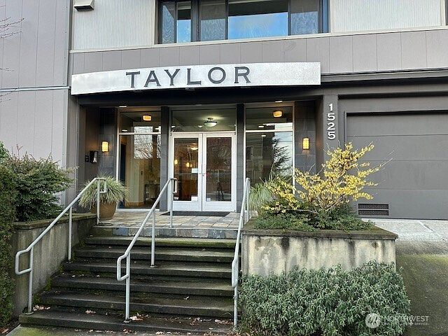 1st image of 1525 Taylor Avenue N #403