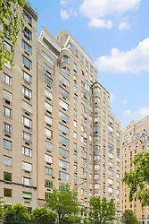 870 Fifth Avenue in Lenox Hill
