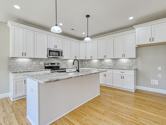 5th image of 761 Ruby Golightly Dr