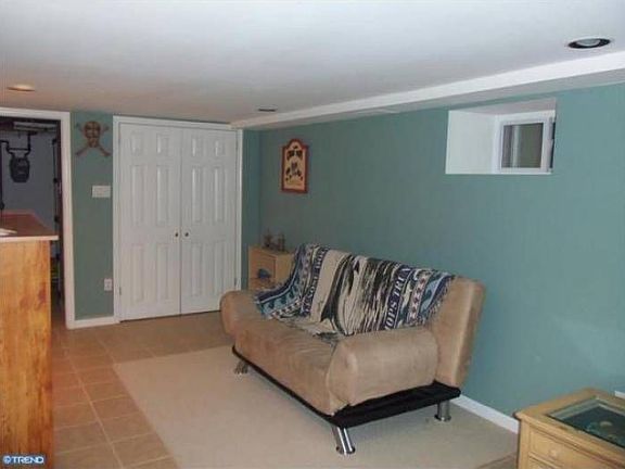 5th image of 261 W Essex Ave