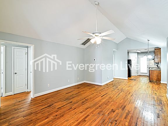 3rd image of 133 Saint Andrews Place Dr