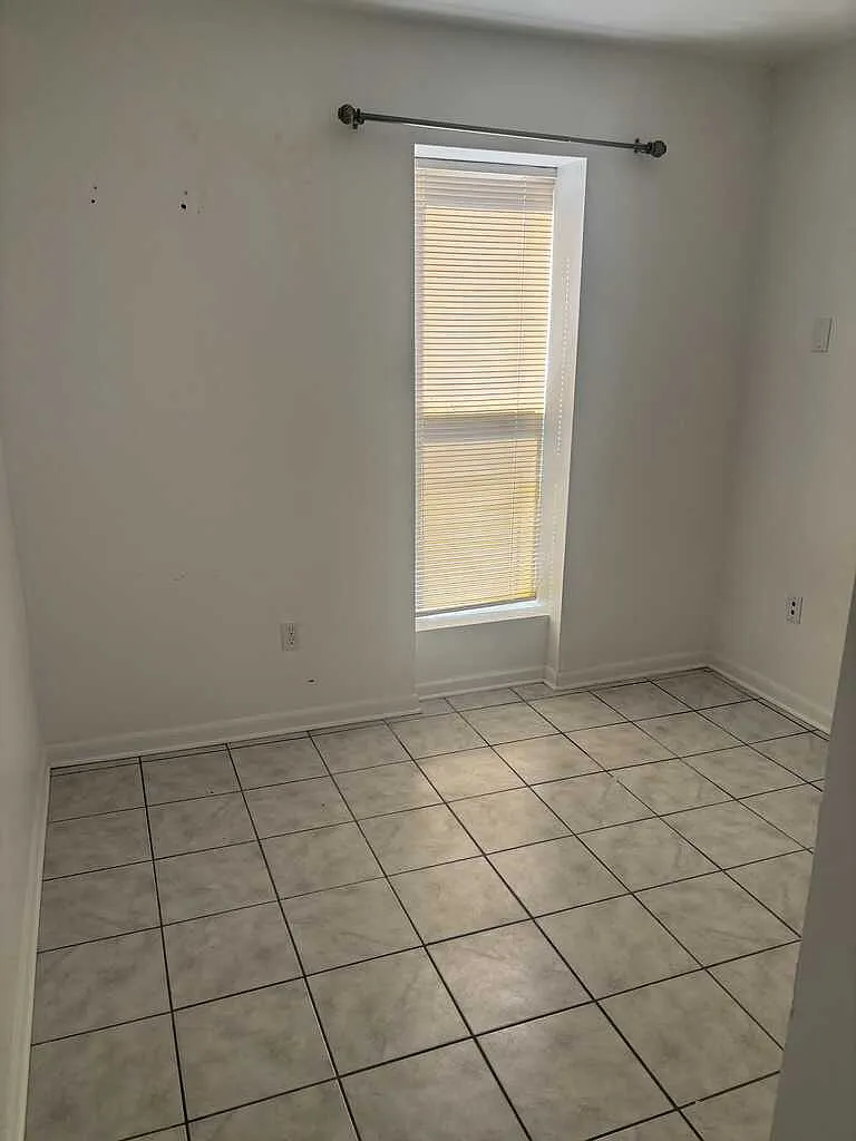 4 bed, 1000 sqft, $1,850 — Photo 3