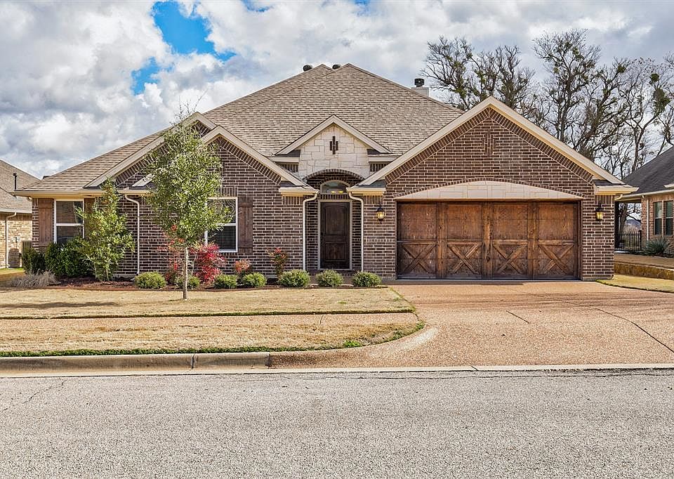 1st image of 1022 Burkburnett Dr