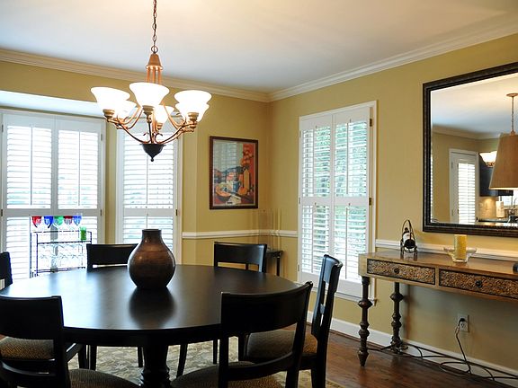 Breakfast area/ Dining room
