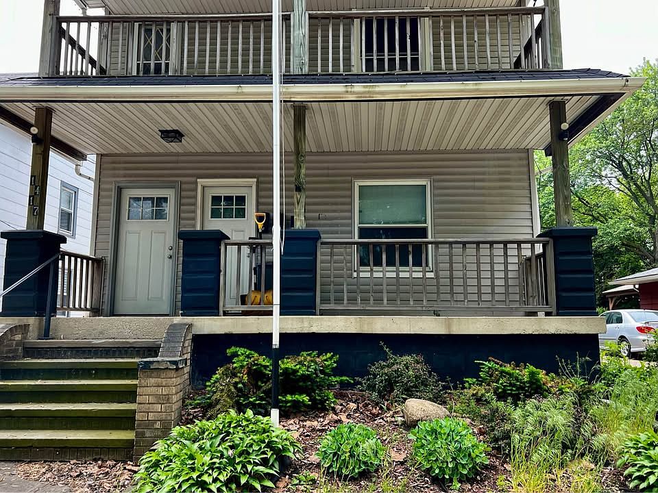 Lower unit with front porch