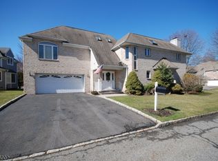 46 Turnberry Rd, Little Falls, NJ 07424