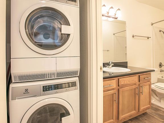 5th image of 1801 Trinity Ave #210